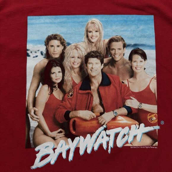 Baywatch T Shirt Old Navy Mens Large Short Sleeve Full Cast Red Pam Anderson - Picture 2 of 6